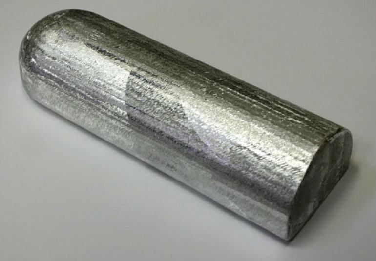 Литий мягкий легкий металл серебристо белого. Алюминий a5n. Алюминий a5n стержень. Алюминий 99.999. Алюминиевый кусок.