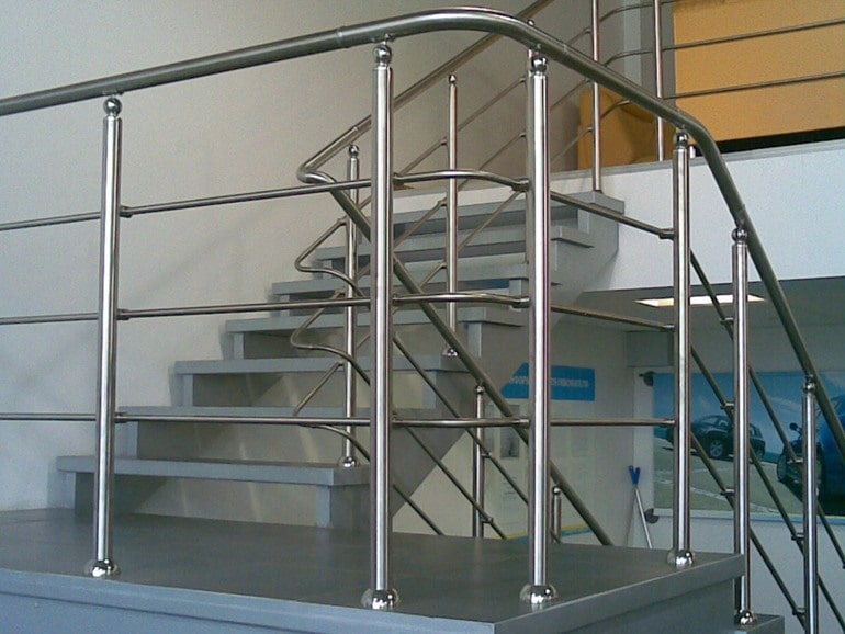 Стандарты металлических ограждений для лестниц
